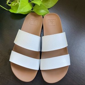 Reef slides. White. Size 5.